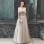 Elegante Champagner Grau Abendkleider 2019 A Linie Off Shoulder Kurze Ärmel Perlenstickerei Stoffgürtel Lange Rüschen Rückenfreies Festliche Kleider