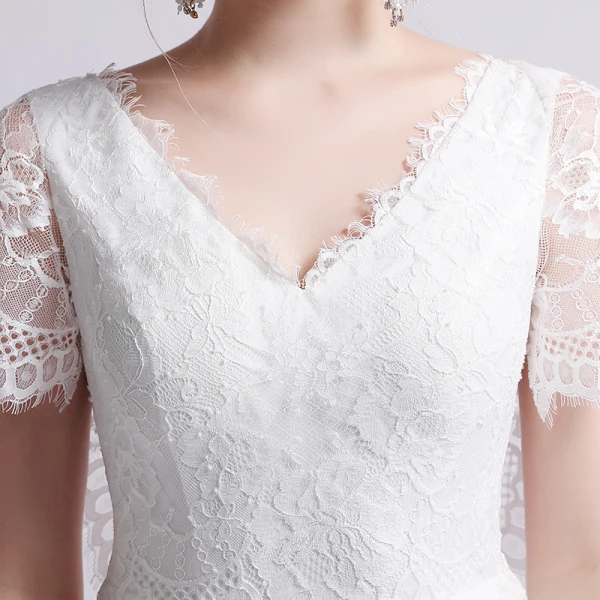 Edles Ivory / Creme Spitze Brautkleider / Hochzeitskleider 2019 Meerjungfrau V-Ausschnitt Kurze Ärmel Sweep / Pinsel Zug Rüschen