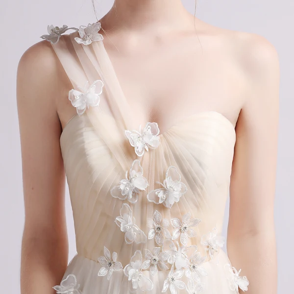 Romantisch Champagner Strand Brautkleider / Hochzeitskleider 2019 A Linie One-Shoulder Ärmellos Rückenfreies Schmetterling Applikationen Spitze Perlenstickerei Sweep / Pinsel Zug Rüschen