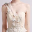 Romantisch Champagner Strand Brautkleider / Hochzeitskleider 2019 A Linie One-Shoulder Ärmellos Rückenfreies Schmetterling Applikationen Spitze Perlenstickerei Sweep / Pinsel Zug Rüschen
