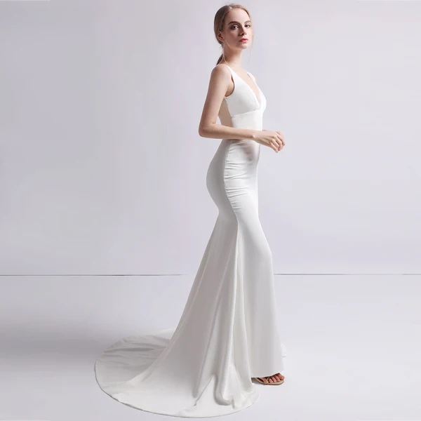 Simple Ivoire Satin Robe De Mariée 2019 Trompette / Sirène V-Cou Sans Manches Dos Nu Train De Balayage Volants