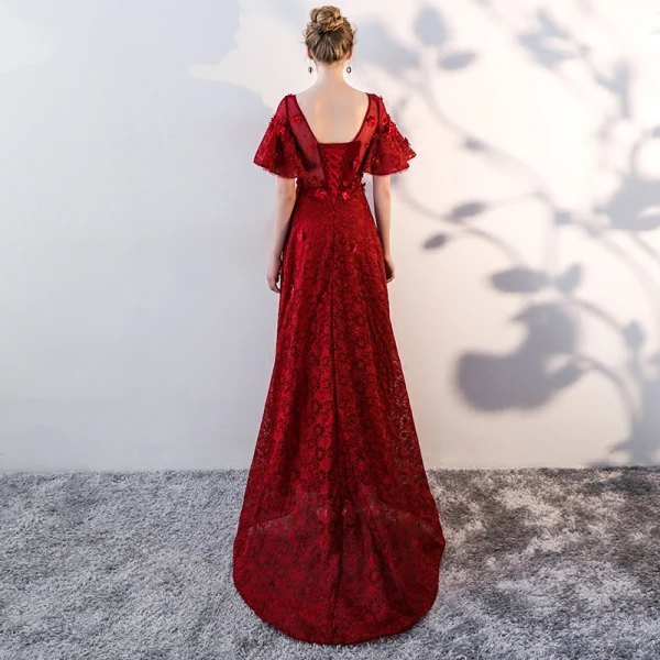 Chic / Belle Bordeaux Dentelle Robe De Soirée 2018 Empire Encolure Dégagée Manches Courtes Transparentes Appliques Fleur Faux Diamant Train De Balayage Volants Dos Nu Robe De Ceremonie