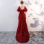 Chic / Belle Bordeaux Dentelle Robe De Soirée 2018 Empire Encolure Dégagée Manches Courtes Transparentes Appliques Fleur Faux Diamant Train De Balayage Volants Dos Nu Robe De Ceremonie