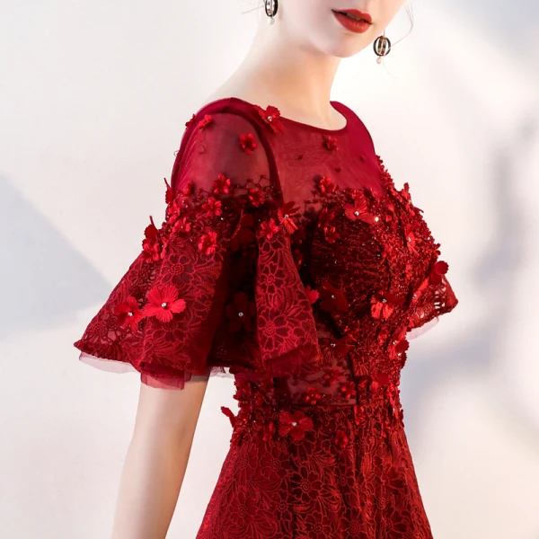 Chic / Belle Bordeaux Dentelle Robe De Soirée 2018 Empire Encolure Dégagée Manches Courtes Transparentes Appliques Fleur Faux Diamant Train De Balayage Volants Dos Nu Robe De Ceremonie