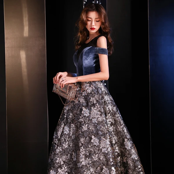 Modern / Fashion Navy Blue See-through Evening Dresses 2019 A-Line / Princess Scoop Neck Short Sleeve Embroidered Flower Sweep Train Ruffle Backless Formal Dresses