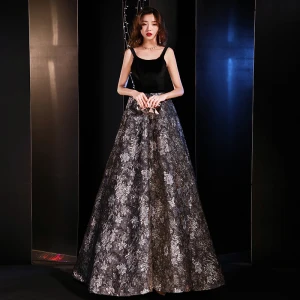 Moderne Mode Noire Robe De Soirée 2019 Princesse Épaules Sans Manches Brodé Fleur Train De Balayage Volants Dos Nu Robe De Ceremonie