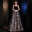 Moderne / Mode Noire Robe De Soirée 2019 Princesse épaules Sans Manches Brodé Fleur Train De Balayage Volants Dos Nu Robe De Ceremonie