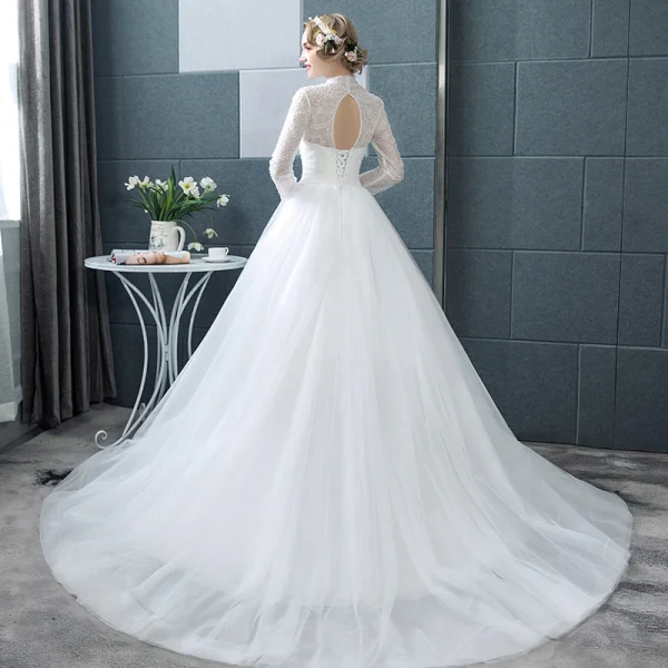 Abordable Blanche Transparentes Robe De Mariée 2018 Robe Boule Col Haut Manches Longues Dos Nu Perle Volants Chapel Train