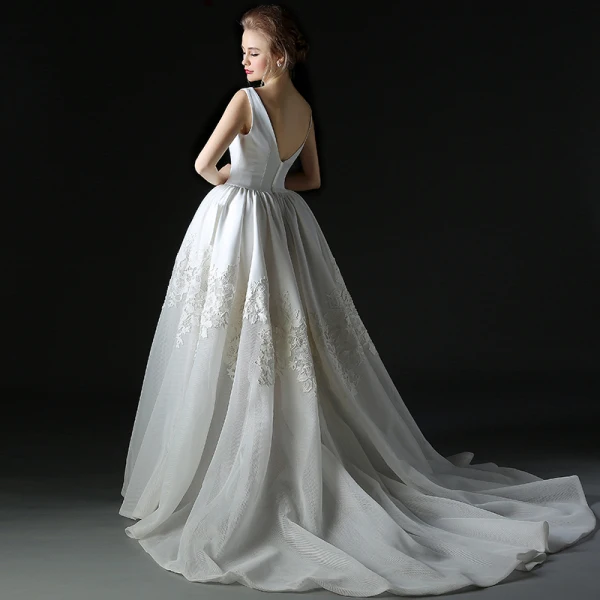 Modern / Fashion Ivory Wedding Dresses 2018 A-Line / Princess V-Neck Sleeveless Backless Ruffle Court Train