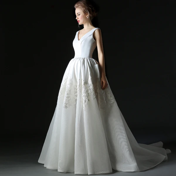 Modern / Fashion Ivory Wedding Dresses 2018 A-Line / Princess V-Neck Sleeveless Backless Ruffle Court Train