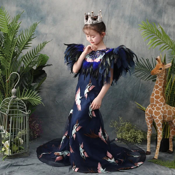 Stunning Navy Blue Flower Girl Dresses 2019 Trumpet / Mermaid Scoop Neck Sleeveless Feather Beading Embroidered Sweep Train Wedding Party Dresses