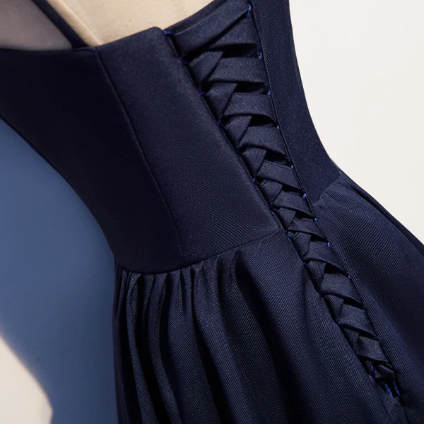 Schlicht Marineblau Satin Abendkleider 2019 A Linie Spaghettiträger Ärmellos Hof-Schleppe Rüschen Rückenfreies Festliche Kleider