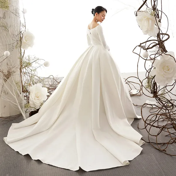 Vintage / Retro Ivory Satin Wedding Dresses 2019 Ball Gown Scoop Neck Short Sleeve Chapel Train Ruffle