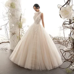 Vintage Champagne Bröllopsklänningar 2019 Prinsessa Hög Hals Ärmlös Halterneck Appliqués Spets Beading Långa Ruffle
