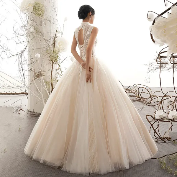Vintage Champagner Brautkleider / Hochzeitskleider 2019 A Linie Stehkragen Ärmellos Rückenfreies Applikationen Spitze Perlenstickerei Lange Rüschen