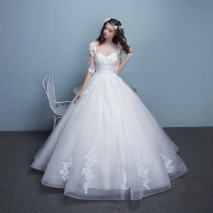 Abordable Église Robe De Mariée 2017 En Dentelle Appliques Faux Diamant Perle Volants En Cascade Dos Nu V Cou 1 2 Manches Longue Blanche Robe Boule