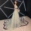 Fée Des Fleurs Vert Cendré Transparentes Robe De Soirée 2019 Princesse V-Cou Sans Manches Appliques En Dentelle Noeud Ceinture Train De Balayage Volants Dos Nu