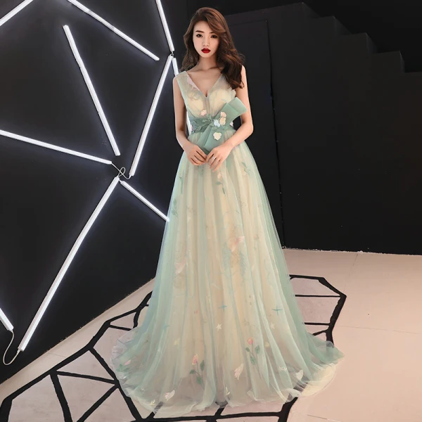 Fée Des Fleurs Vert Cendré Transparentes Robe De Soirée 2019 Princesse V-Cou Sans Manches Appliques En Dentelle Noeud Ceinture Train De Balayage Volants Dos Nu