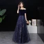 Erschwinglich Marineblau Wildleder Abendkleider 2019 A Linie Off Shoulder Kurze Ärmel Stoffgürtel Glanz Pailletten Lange Rüschen Rückenfreies Festliche Kleider