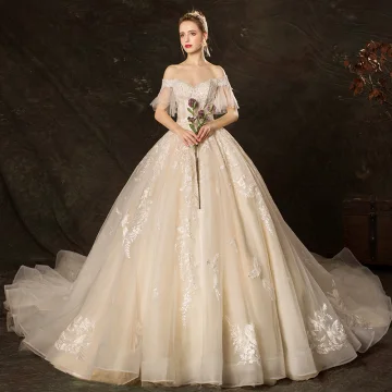 Prisvärd Champagne Bröllopsklänningar 2019 Balklänning Av Axeln Bell Ärmar Halterneck Appliqués Spets Pärla Beading Cathedral Train Ruffle
