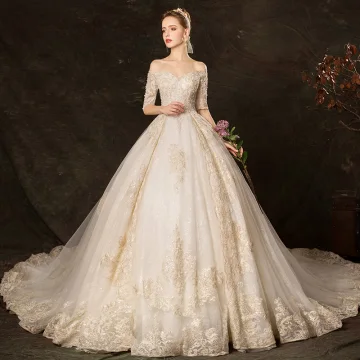 Eleganta Champagne Bröllopsklänningar 2019 Balklänning Av Axeln 1 2 Ärm Halterneck Appliqués Spets Beading Glittriga Glitter Tyll Cathedral Train Ruffle