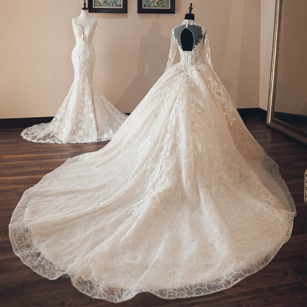 Luxe Vintage / Originale Champagne Transparentes Robe De Mariée 2019 Style Audrey Hepburn Robe Boule Col Haut Manches Longues Dos Nu Appliques En Dentelle Perlage Glitter Tulle Cathedral Train Volants