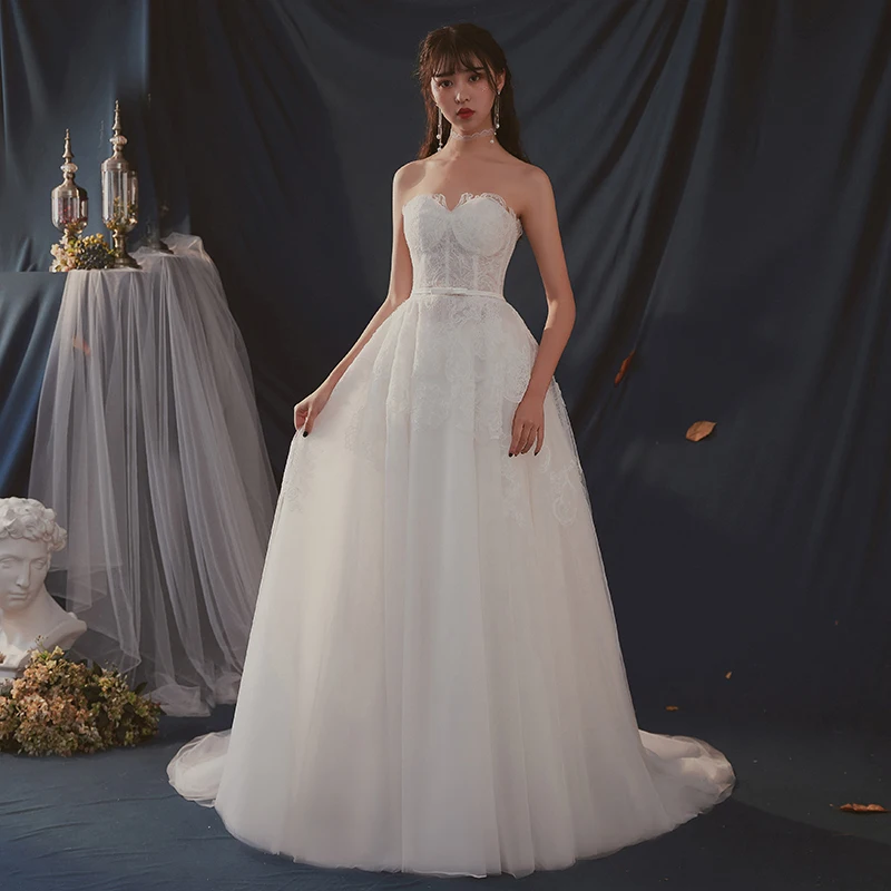 Enkel Elfenben Brudekjoler 2019 Prinsesse Kjæreste Uten Ermer Ryggløse Appliques Blonder Sløyfe Sash Feie Tog Buste