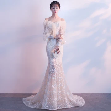 Élégant Champagne Robe De Soirée 2018 Trompette Sirène De L Épaule Manches Longues Appliques Fleur Perle Train De Balayage Volants Dos Nu Robe De Ceremonie