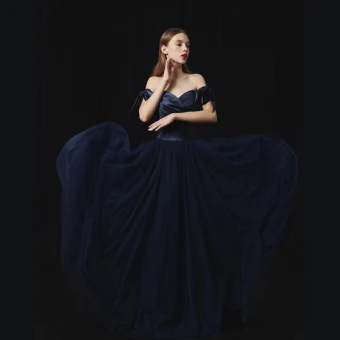 Moderne Mode Bleu Marine Robe De Bal 2018 Princesse De L Épaule Manches Courtes Train De Balayage Volants Dos Nu Robe De Ceremonie