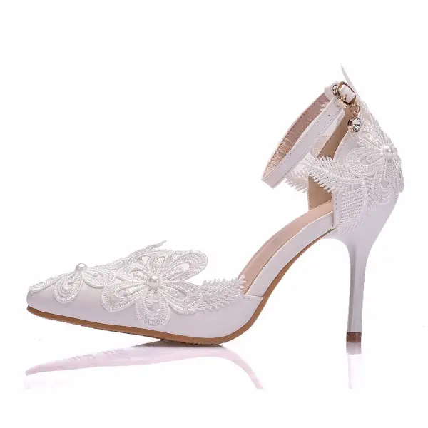 Élégant Blanche Perle En Dentelle Fleur Chaussure De Mariée 2025 Bride Cheville 9 cm Talons Aiguilles À Bout Pointu Mariage Talons Hauts