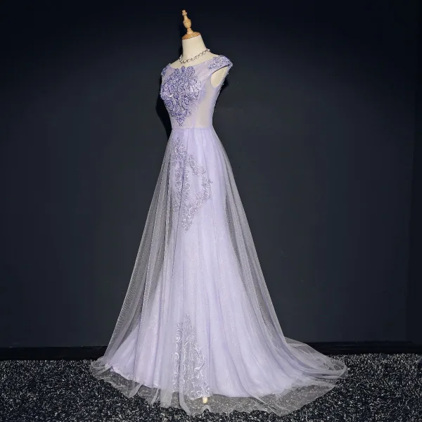 Elegante Lavendel Abendkleider 2018 A Linie Rundhalsausschnitt Ärmel Applikationen Mit Spitze Kristall Sweep / Pinsel Zug Rüschen Rückenfreies Festliche Kleider