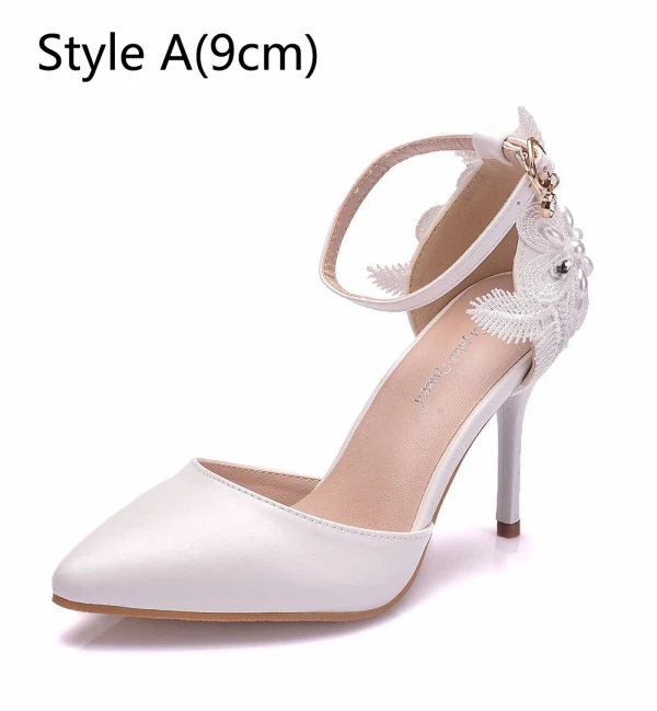 Chic / Belle Blanche Faux Diamant En Dentelle Fleur Chaussure De Mariée 2024 Bride Cheville 9 cm Talons Aiguilles À Bout Pointu Mariage Talons Hauts