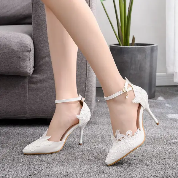 Élégant Blanche Perle En Dentelle Fleur Chaussure De Mariée 2025 Bride Cheville 9 cm Talons Aiguilles À Bout Pointu Mariage Talons Hauts