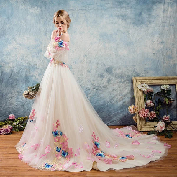 Amazing / Unique Outdoor / Garden Wedding Dresses 2017 White Ball Gown Chapel Train 1/2 Sleeves Scoop Neck Backless Lace Appliques