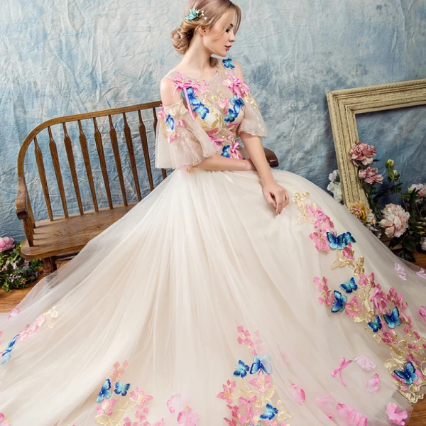 Amazing / Unique Outdoor / Garden Wedding Dresses 2017 White Ball Gown Chapel Train 1/2 Sleeves Scoop Neck Backless Lace Appliques