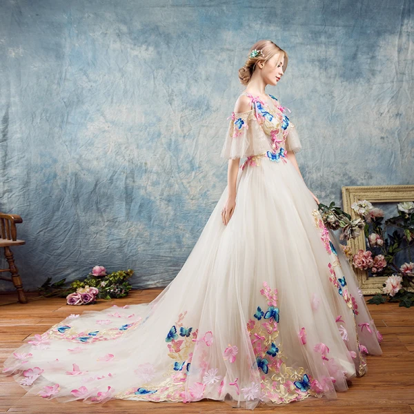 Amazing / Unique Outdoor / Garden Wedding Dresses 2017 White Ball Gown Chapel Train 1/2 Sleeves Scoop Neck Backless Lace Appliques