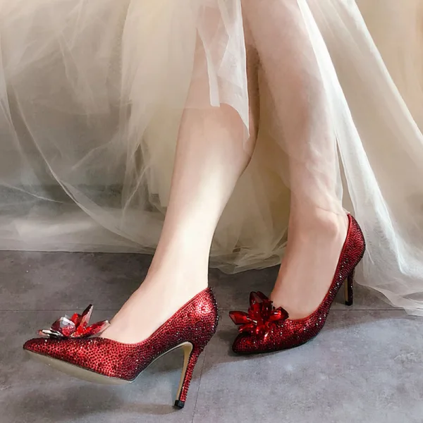 Charmig Burgundy Bröllop Läder Pumps 2020 Kristall Rhinestone 9 cm Stilettklackar Spetsiga Pumps