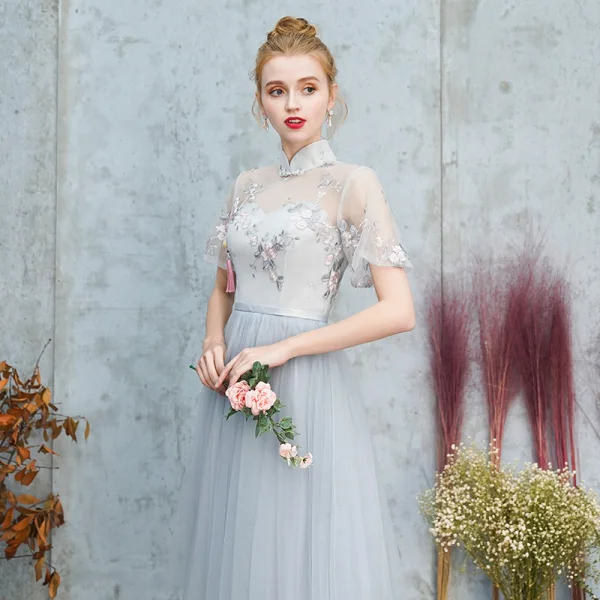 Chinese style Grey Embroidered Bridesmaid Dresses 2021 A-Line / Princess High Neck Short Sleeve Backless Tea-length Bridesmaid Wedding Party Dresses