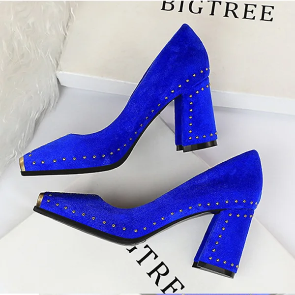 Vintage / Originale Rouge Désinvolte Escarpins 2019 Daim Rivet 7 cm Talons Épais Pied Carré Escarpins