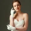 Flotte Ivory Bryllup 2018 Charmeuse Snøre Beading Rhinestone Brude Handsker