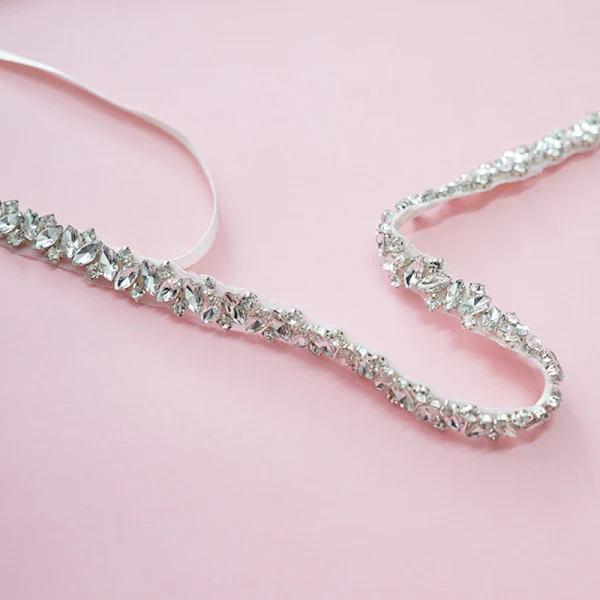 Romantique Couture Blanche Promo Rubans 2020 Satin Métal Fait main Perlage Faux Diamant La Mariée Mariage Soirée Accessorize
