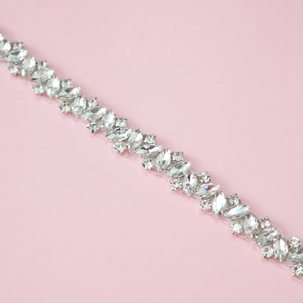 Romantique Couture Blanche Promo Rubans 2020 Satin Métal Fait main Perlage Faux Diamant La Mariée Mariage Soirée Accessorize