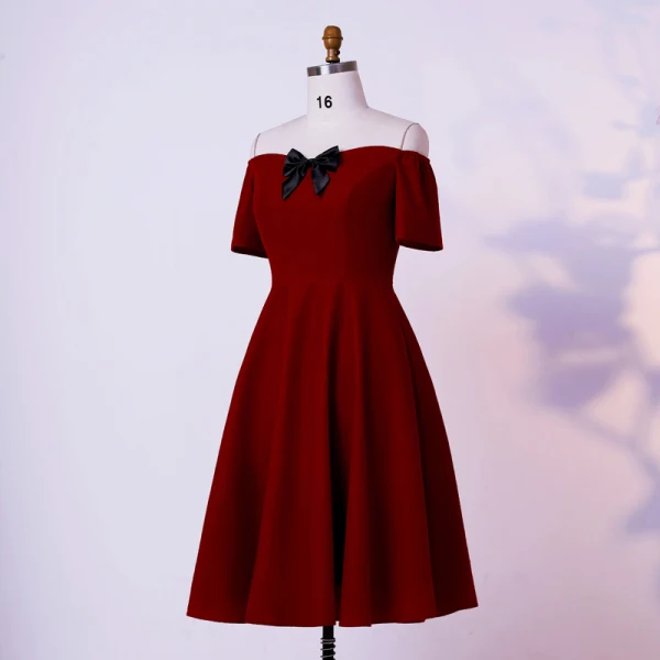 Classic Elegant Burgundy Homecoming Graduation Dresses 2020 A-Line / Princess Short Sleeve Handmade Off-The-Shoulder Short Summer Formal Dresses