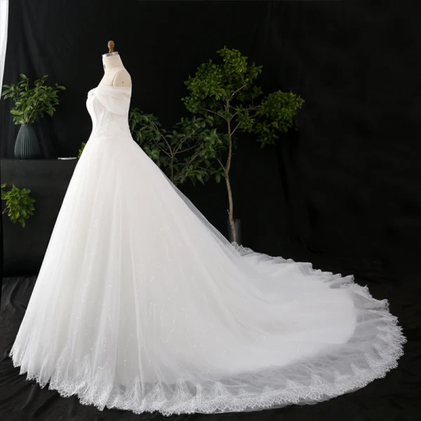 Classic Elegant Ivory Plus Size Ball Gown Wedding Dresses 2021 Crossed Straps Off-The-Shoulder Sleeveless Lace Tulle 3D Lace Appliques Backless Handmade Chapel Train Wedding