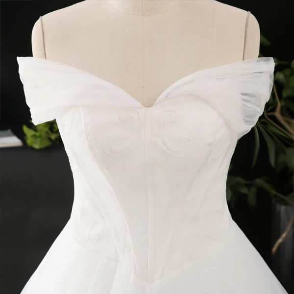 Classic Elegant Ivory Plus Size Ball Gown Wedding Dresses 2021 Crossed Straps Off-The-Shoulder Sleeveless Lace Tulle 3D Lace Appliques Backless Handmade Chapel Train Wedding