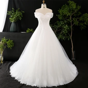 Klassisk Eleganta Elfenben Plus Storlek Balklänning Bröllopsklänningar 2021 Korsade Remmar Av Axeln Ärmlös Spets Tyll 3d Spets Appliqués Halterneck Handgjort Chapel Train Bröllop