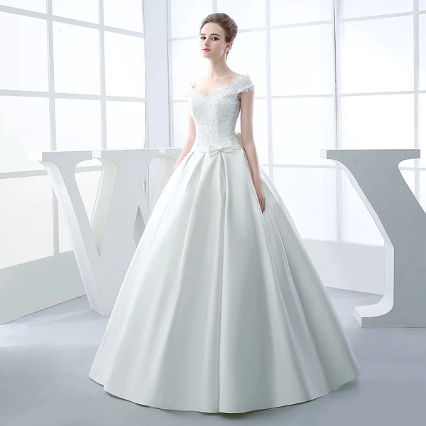 Chic / Belle Salle Robe De Mariée 2017 Longue Blanche Robe Boule V-Cou Sans Manches Dos Nu Faux Diamant Noeud Ceinture En Dentelle Appliques