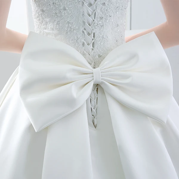 Chic / Belle Salle Robe De Mariée 2017 Longue Blanche Robe Boule V-Cou Sans Manches Dos Nu Faux Diamant Noeud Ceinture En Dentelle Appliques