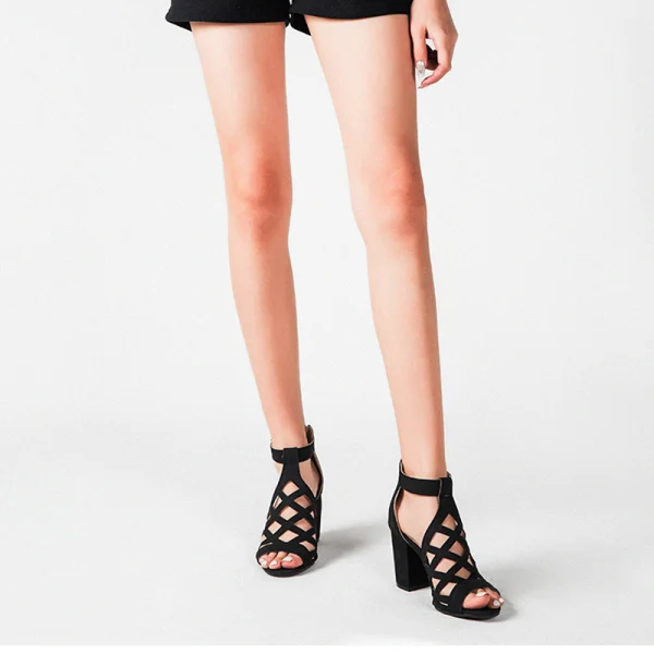 Schöne Braun Strassenmode Durchbohrt Sandalen Damen 2022 T-Riemen 8 cm Thick Heels Peeptoes Sandaletten Hochhackige