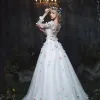 Unique Jardin / Extérieur Robe De Mariée 2017 Longue Blanche Princesse V-Cou Manches Longues Dos Nu En Dentelle Appliques Fleur